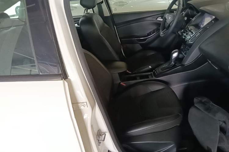 Used Ford Focus 2015 Sedan 1.6L Automatic Trend Model Right Front Seat