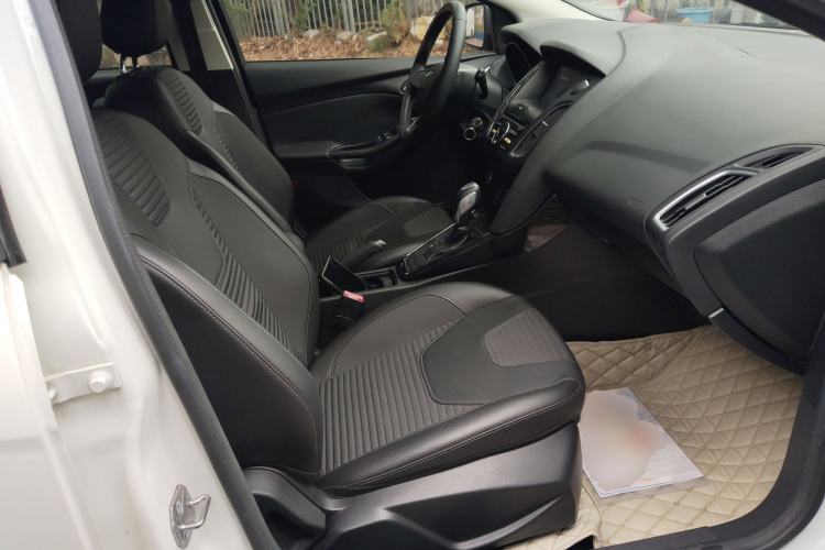 Used Ford Focus 2015 Hatchback 1.6L Automatic Fashion Edition Right Front Seat