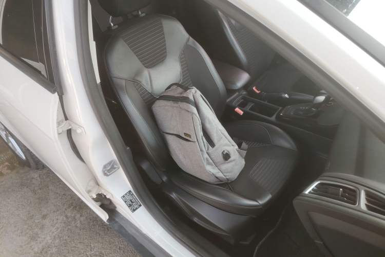 Used Ford Focus 2015 Hatchback EcoBoost 125 Automatic Supreme Style Edition Right Front Seat