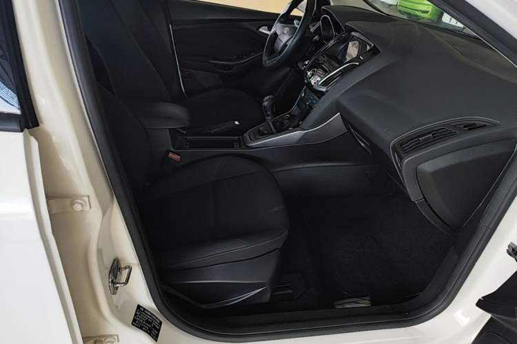 Used Ford Focus 2015 Hatchback 1.6L Manual Comfort Edition Right Front Seat