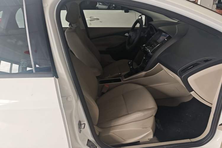 Used Ford Focus 2015 Sedan 1.6L Manual Comfort Model Right Front Seat