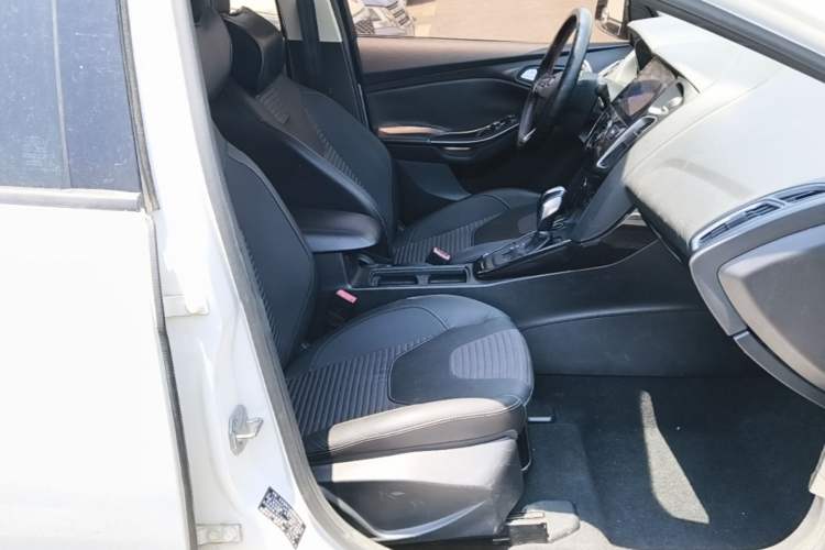Used Ford Focus 2015 Sedan EcoBoost 125 Automatic Supreme Style Edition Right Front Seat