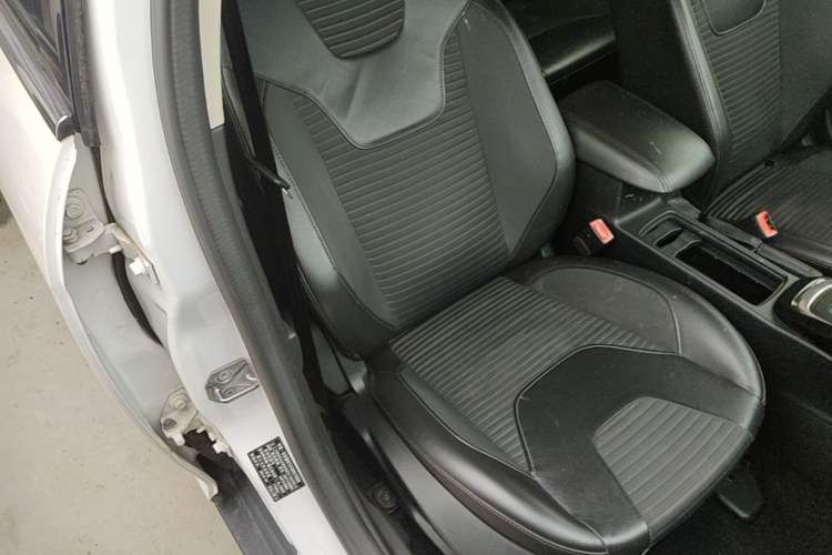Used Ford Focus 2015 Hatchback EcoBoost 125 Automatic Supreme Style Edition Right Front Seat