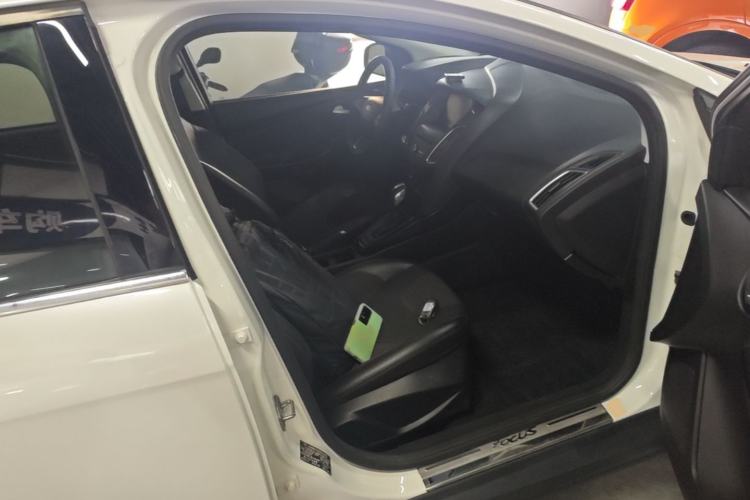 Used Ford Focus 2015 Sedan EcoBoost 180 Automatic Elite Model Right Front Seat