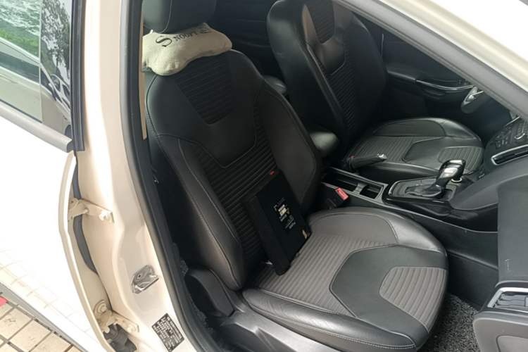 Used Ford Focus 2015 Hatchback 1.6L Automatic Fashion Edition Right Front Seat