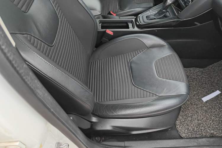 Used Ford Focus 2015 Hatchback 1.6L Automatic Fashion Edition Right Front Seat