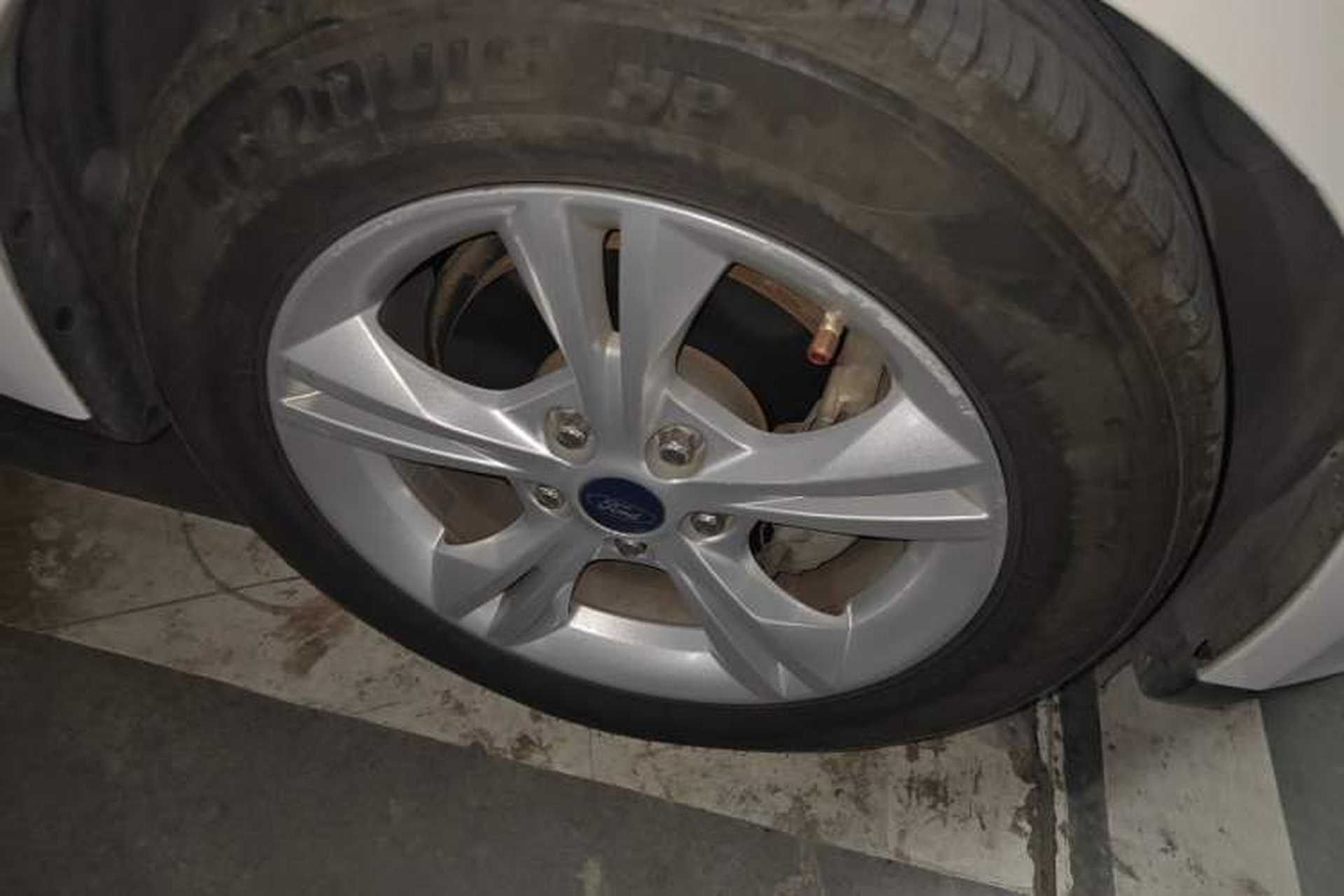 Used Ford Focus 2015 Hatchback 1.6L Automatic Comfort Model Right Front Wheel Hub