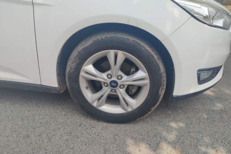 Used Ford Focus 2015 Sedan 1.6L Automatic Comfort Model Right Front Wheel Hub