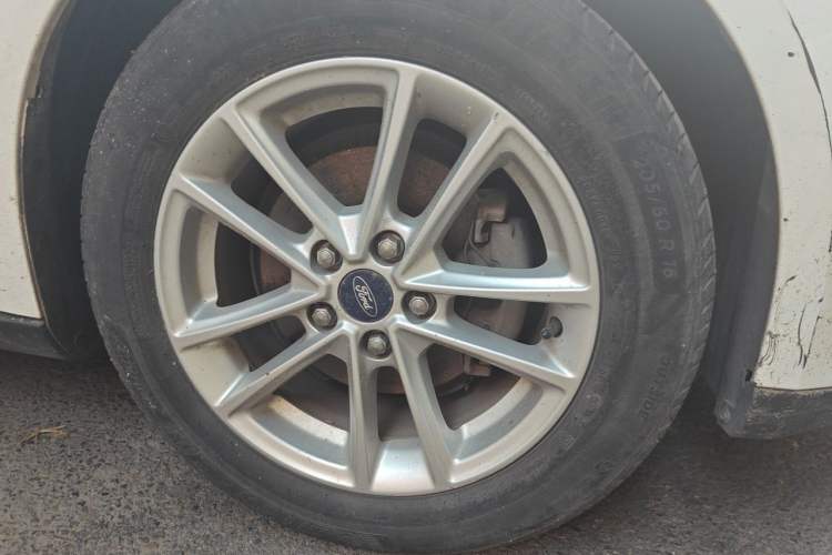 Used Ford Focus 2015 Hatchback EcoBoost 180 Automatic Elite Model Right Front Wheel Hub