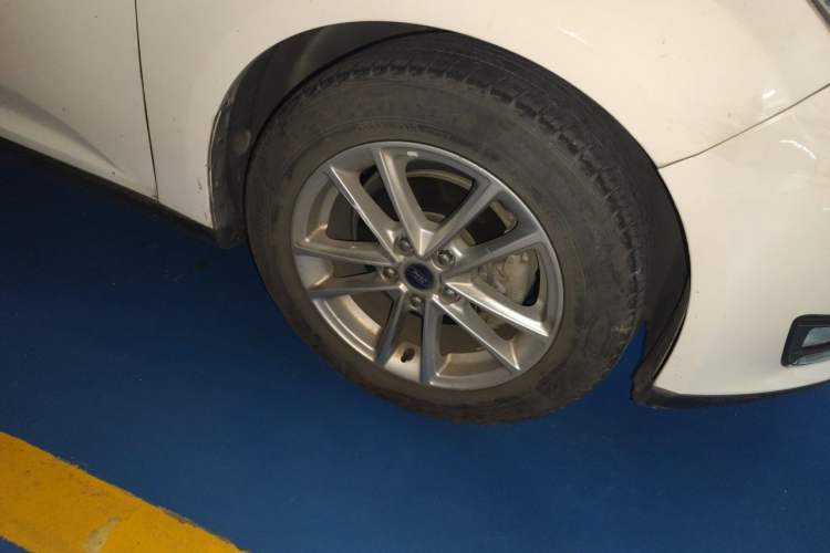 Used Ford Focus 2015 Sedan 1.6L Automatic Trend Model Right Front Wheel Hub