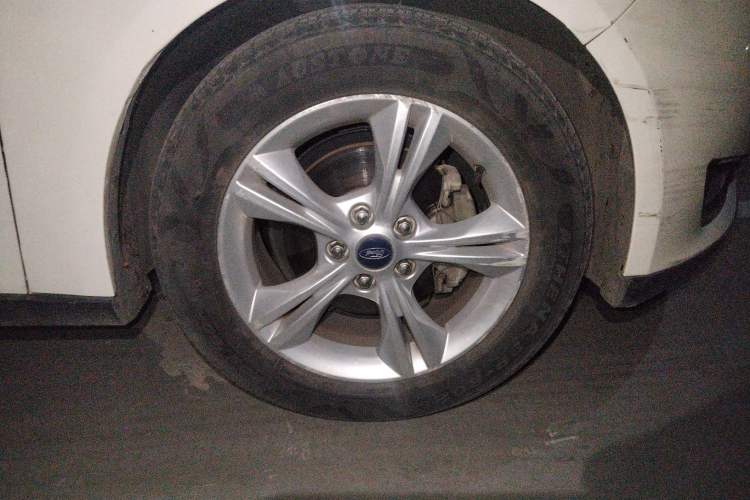 Used Ford Focus 2015 Sedan 1.6L Automatic Comfort Model Right Front Wheel Hub