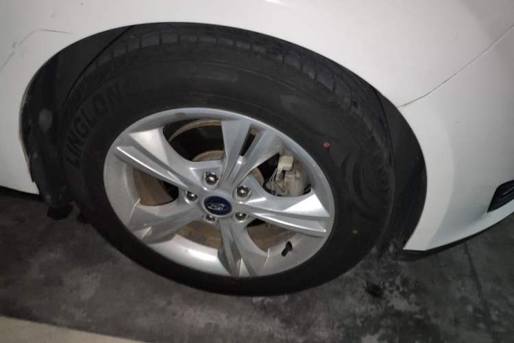 Used Ford Focus 2015 Hatchback 1.6L Automatic Comfort Model Right Front Wheel Hub