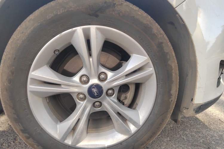 Used Ford Focus 2015 Hatchback 1.6L Manual Comfort Edition Right Front Wheel Hub
