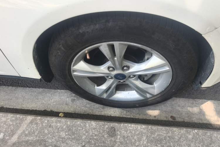 Used Ford Focus 2015 Sedan 1.6L Automatic Comfort Model Right Front Wheel Hub