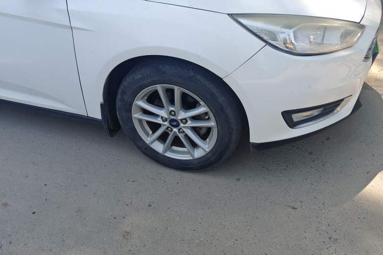 Used Ford Focus 2015 Sedan 1.6L Manual Fashion Edition Right Front Wheel Hub