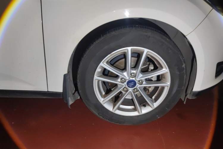 Used Ford Focus 2015 Sedan 1.6L Automatic Trend Model Right Front Wheel Hub