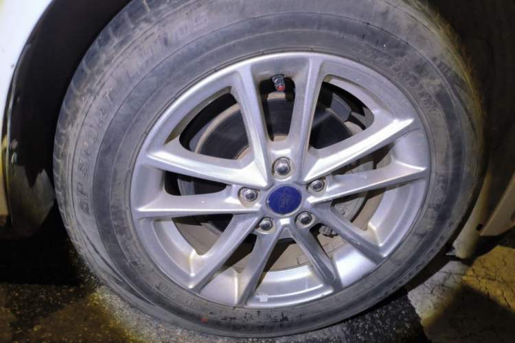 Used Ford Focus 2015 Hatchback 1.6L Automatic Fashion Edition Right Front Wheel Hub
