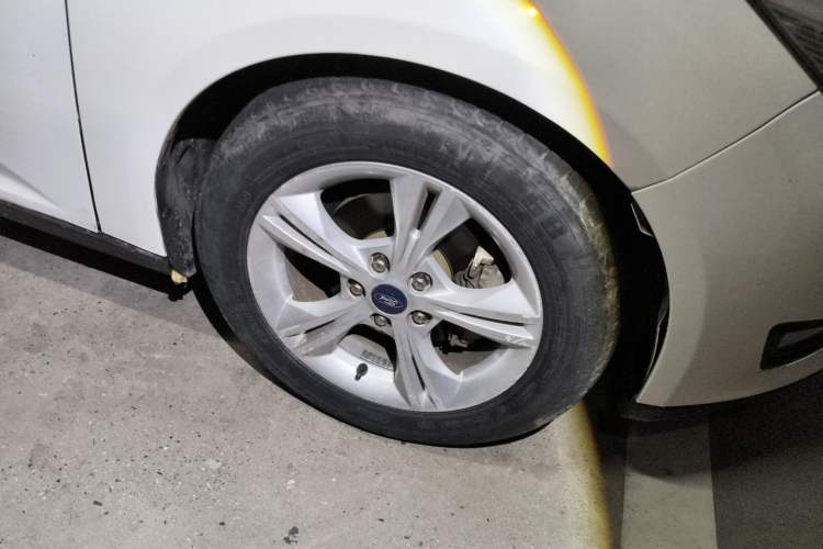 Used Ford Focus 2015 Sedan 1.6L Automatic Comfort Model Right Front Wheel Hub