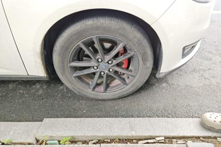 Used Ford Focus 2015 Hatchback EcoBoost 180 Automatic Elite Model Right Front Wheel Hub