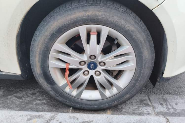 Used Ford Focus 2015 Sedan 1.6L Manual Comfort Model Right Front Wheel Hub