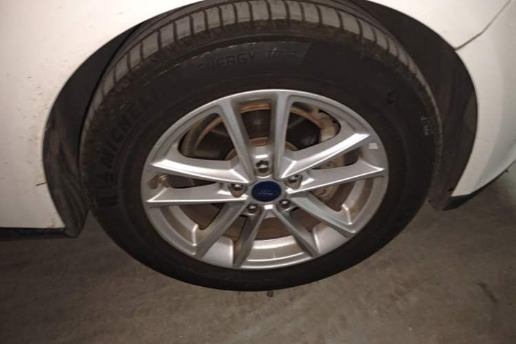 Used Ford Focus 2015 Hatchback EcoBoost 180 Automatic Elite Model Right Front Wheel Hub