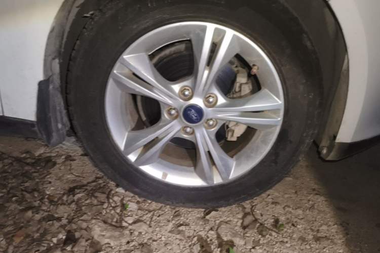Used Ford Focus 2015 Hatchback 1.6L Manual Comfort Edition Right Front Wheel Hub