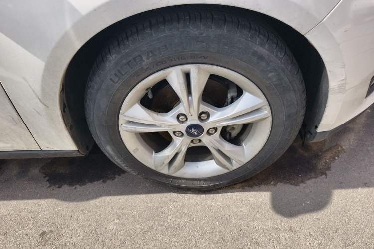 Used Ford Focus 2015 Hatchback 1.6L Automatic Comfort Model Right Front Wheel Hub
