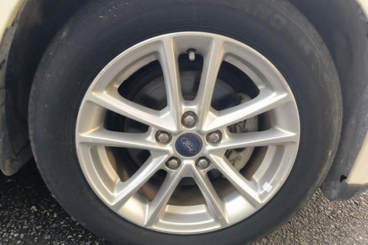 Used Ford Focus 2015 Sedan 1.6L Automatic Trend Model Right Front Wheel Hub