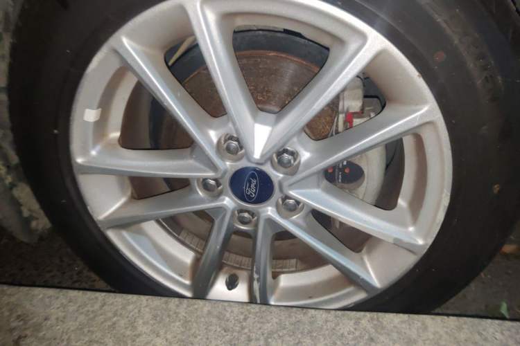 Used Ford Focus 2015 Sedan 1.6L Automatic Trend Model Right Front Wheel Hub