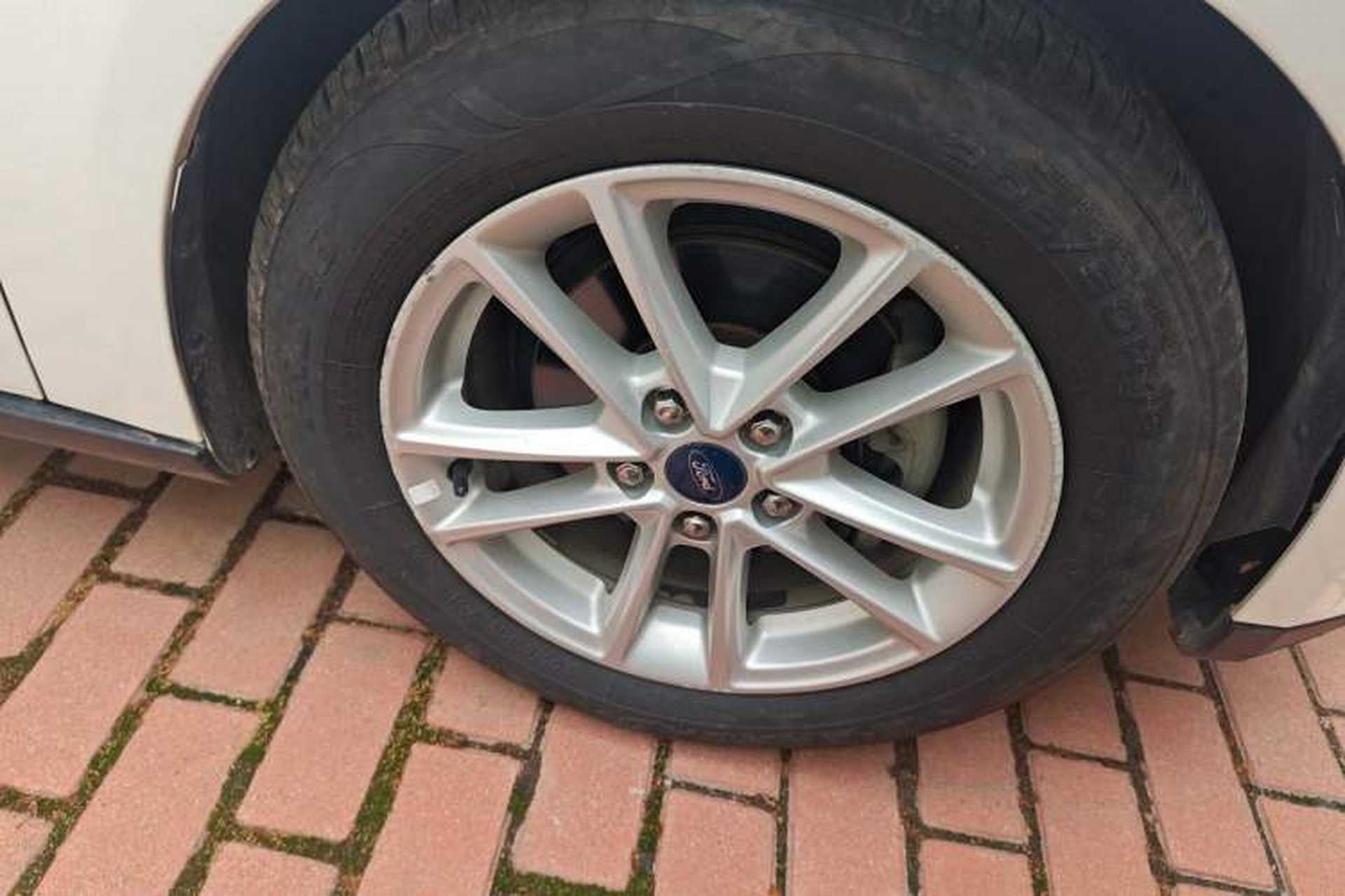 Used Ford Focus 2015 Sedan 1.6L Manual Fashion Edition Right Front Wheel Hub
