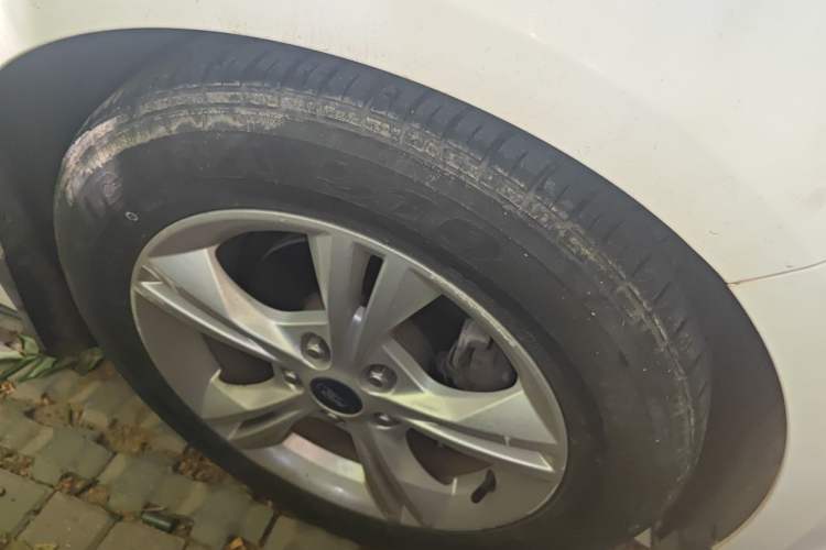 Used Ford Focus 2015 Hatchback 1.6L Automatic Comfort Model Right Front Wheel Hub