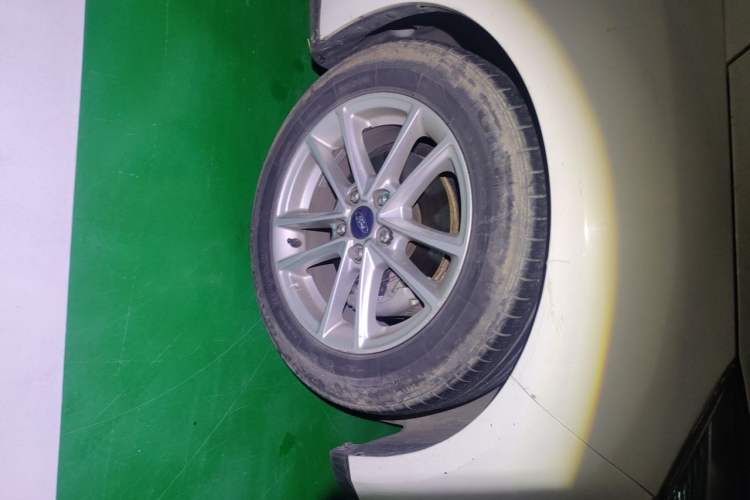 Used Ford Focus 2015 Hatchback EcoBoost 180 Automatic Elite Model Right Front Wheel Hub