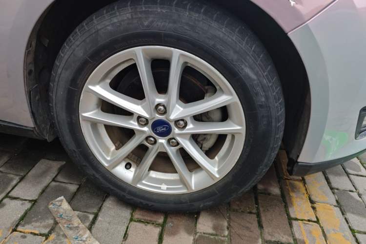 Used Ford Focus 2015 Sedan 1.6L Automatic Trend Model Right Front Wheel Hub