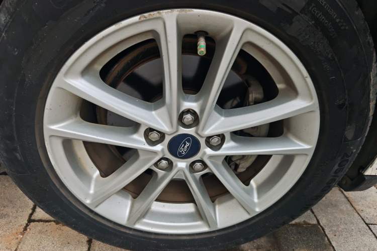 Used Ford Focus 2015 Sedan 1.6L Automatic Trend Model Right Front Wheel Hub