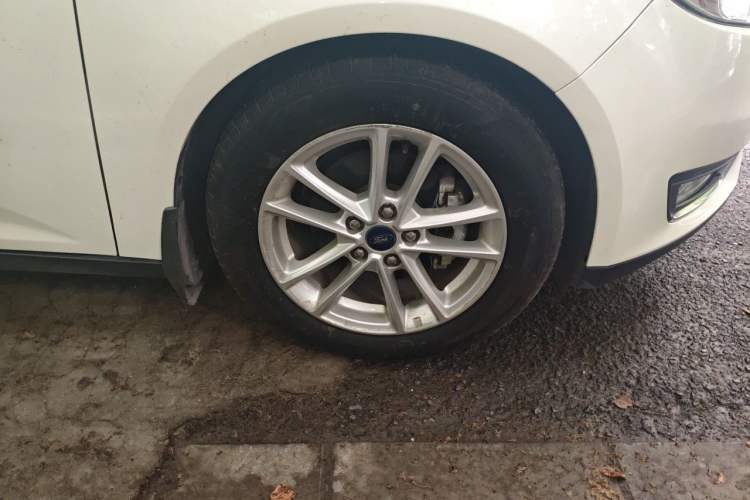 Used Ford Focus 2015 Hatchback EcoBoost 180 Automatic Elite Model Right Front Wheel Hub