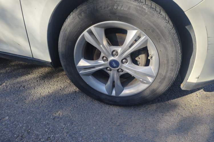 Used Ford Focus 2015 Sedan 1.6L Manual Comfort Model Right Front Wheel Hub