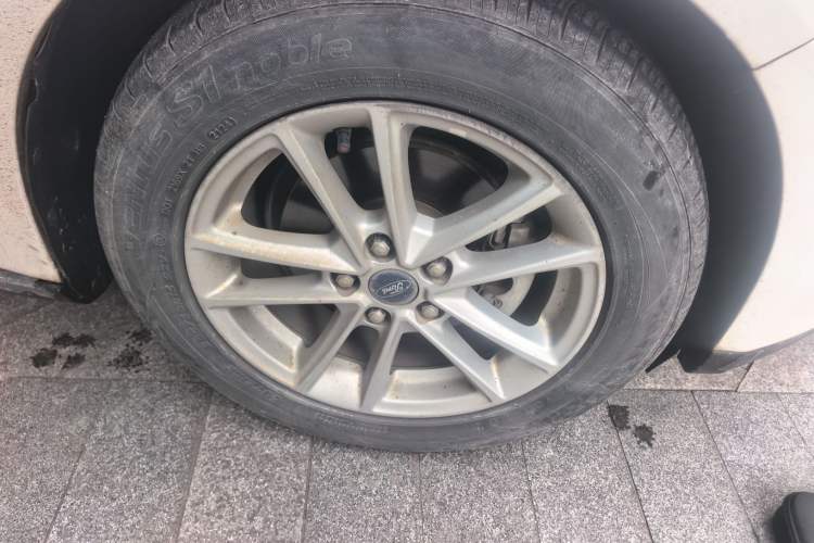 Used Ford Focus 2015 Sedan 1.6L Automatic Trend Model Right Front Wheel Hub