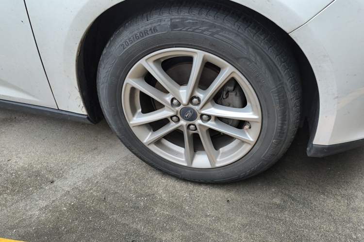 Used Ford Focus 2015 Hatchback EcoBoost 180 Automatic Elite Model Right Front Wheel Hub
