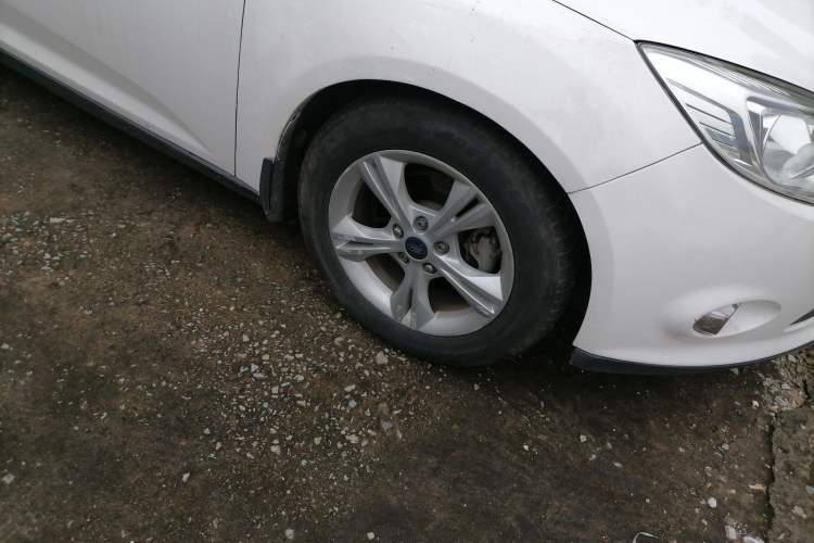 Used Ford Focus 2015 Sedan 1.6L Automatic Trend Model Right Front Wheel Hub