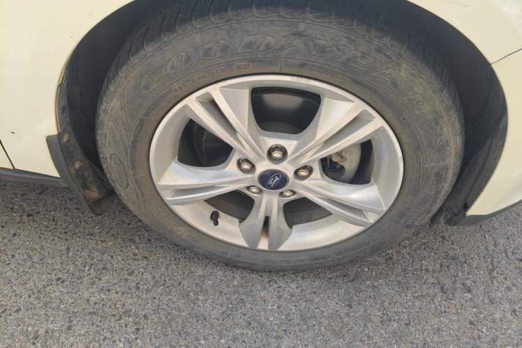 Used Ford Focus 2015 Hatchback 1.6L Automatic Comfort Model Right Front Wheel Hub