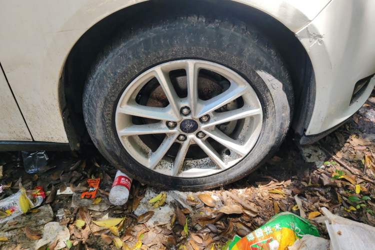 Used Ford Focus 2015 Sedan 1.6L Automatic Trend Model Right Front Wheel Hub