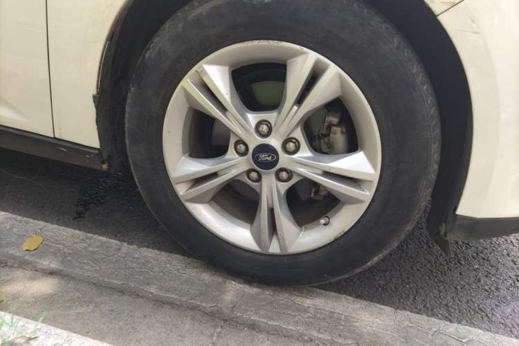 Used Ford Focus 2015 Hatchback 1.6L Automatic Comfort Model Right Front Wheel Hub