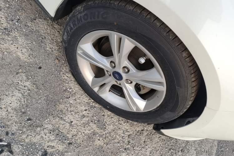 Used Ford Focus 2015 Hatchback 1.6L Automatic Comfort Model Right Front Wheel Hub