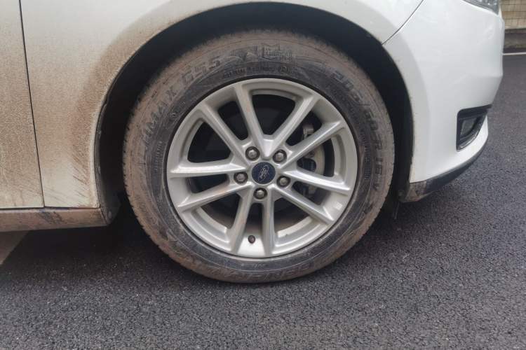 Used Ford Focus 2015 Sedan 1.6L Automatic Trend Model Right Front Wheel Hub