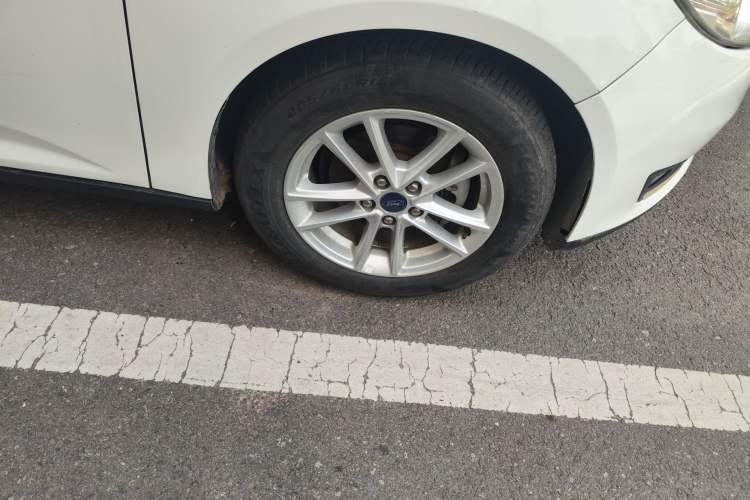 Used Ford Focus 2015 Sedan 1.6L Automatic Trend Model Right Front Wheel Hub