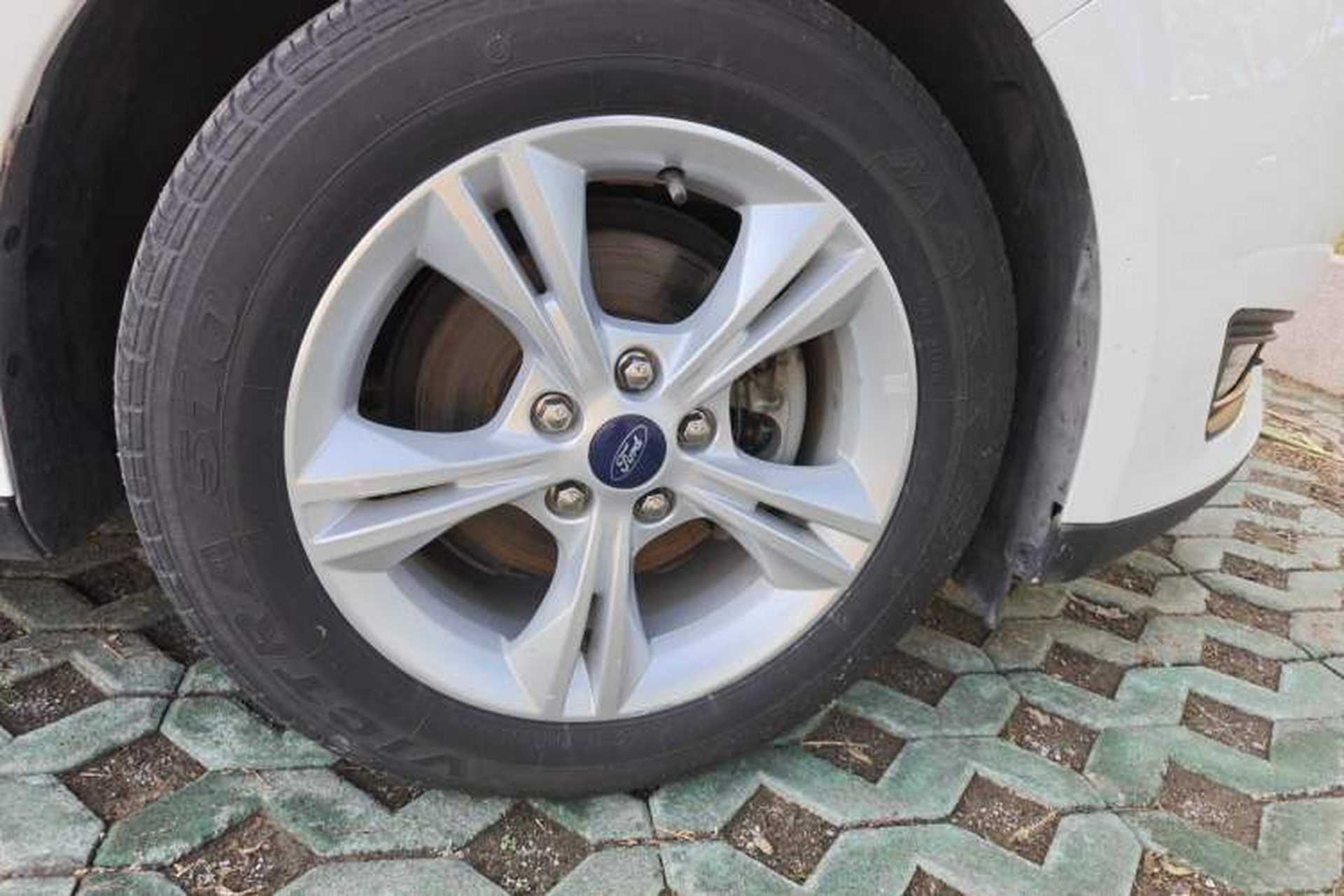Used Ford Focus 2015 Hatchback 1.6L Automatic Comfort Model Right Front Wheel Hub
