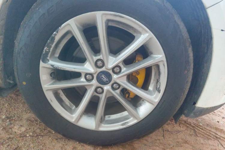 Used Ford Focus 2015 Hatchback 1.6L Automatic Fashion Edition Right Front Wheel Hub