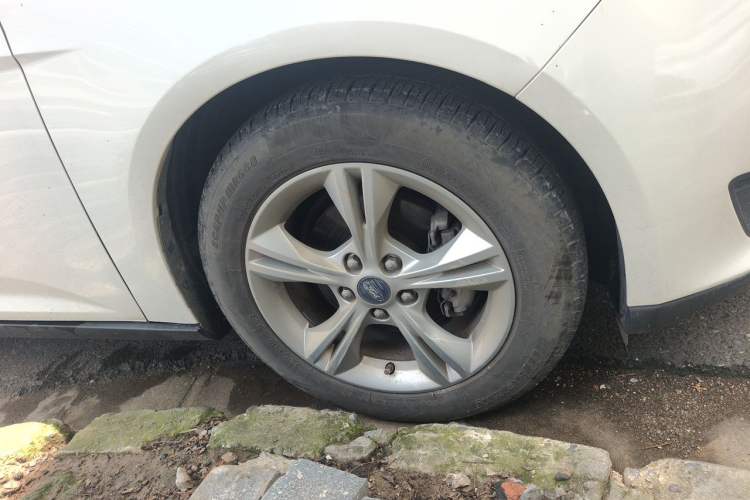 Used Ford Focus 2015 Hatchback 1.6L Manual Comfort Edition Right Front Wheel Hub