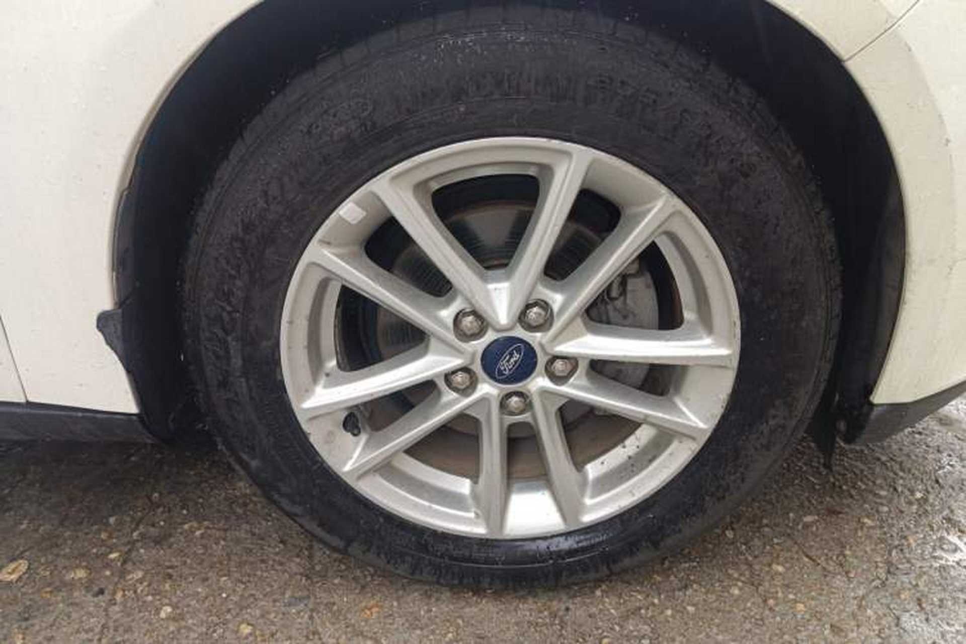 Used Ford Focus 2015 Sedan 1.6L Automatic Trend Model Right Front Wheel Hub
