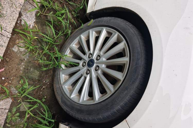 Used Ford Focus 2015 Hatchback EcoBoost 180 Automatic Sport Model Right Front Wheel Hub